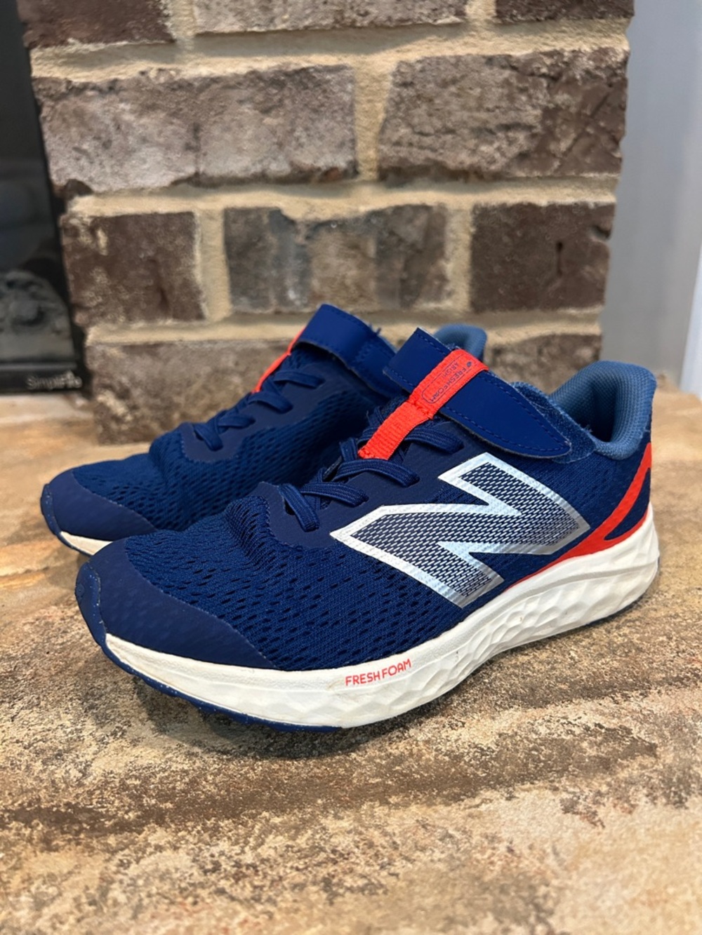 New Balance Kids Boys Size 1.5 Navy and Coral Arishi Fresh Foam Sneakers